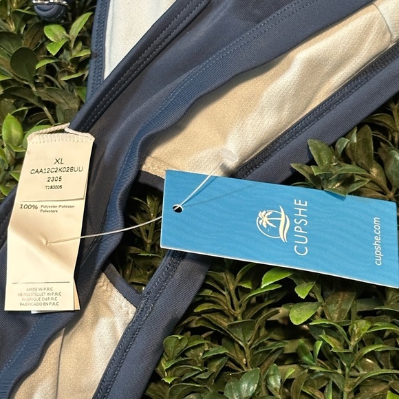 Cupshe Cutout Bralette & V-Front High Waist Bikini Set Women's Size Small - Picture 6 of 7